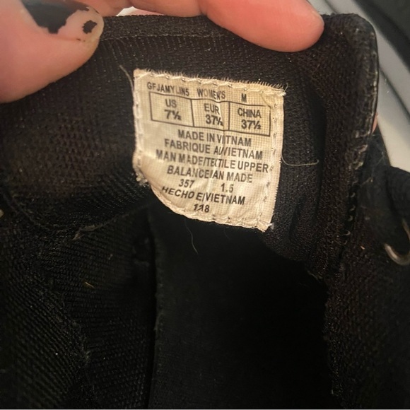 Guess  women’s black runners‎ in size 7.5 - Picture 10 of 12